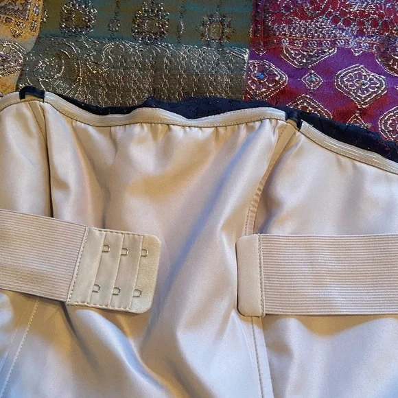 Black and tan lace strapless party dress by Robert Rodriguez-Neiman Marcus. NWT - Picture 4 of 8